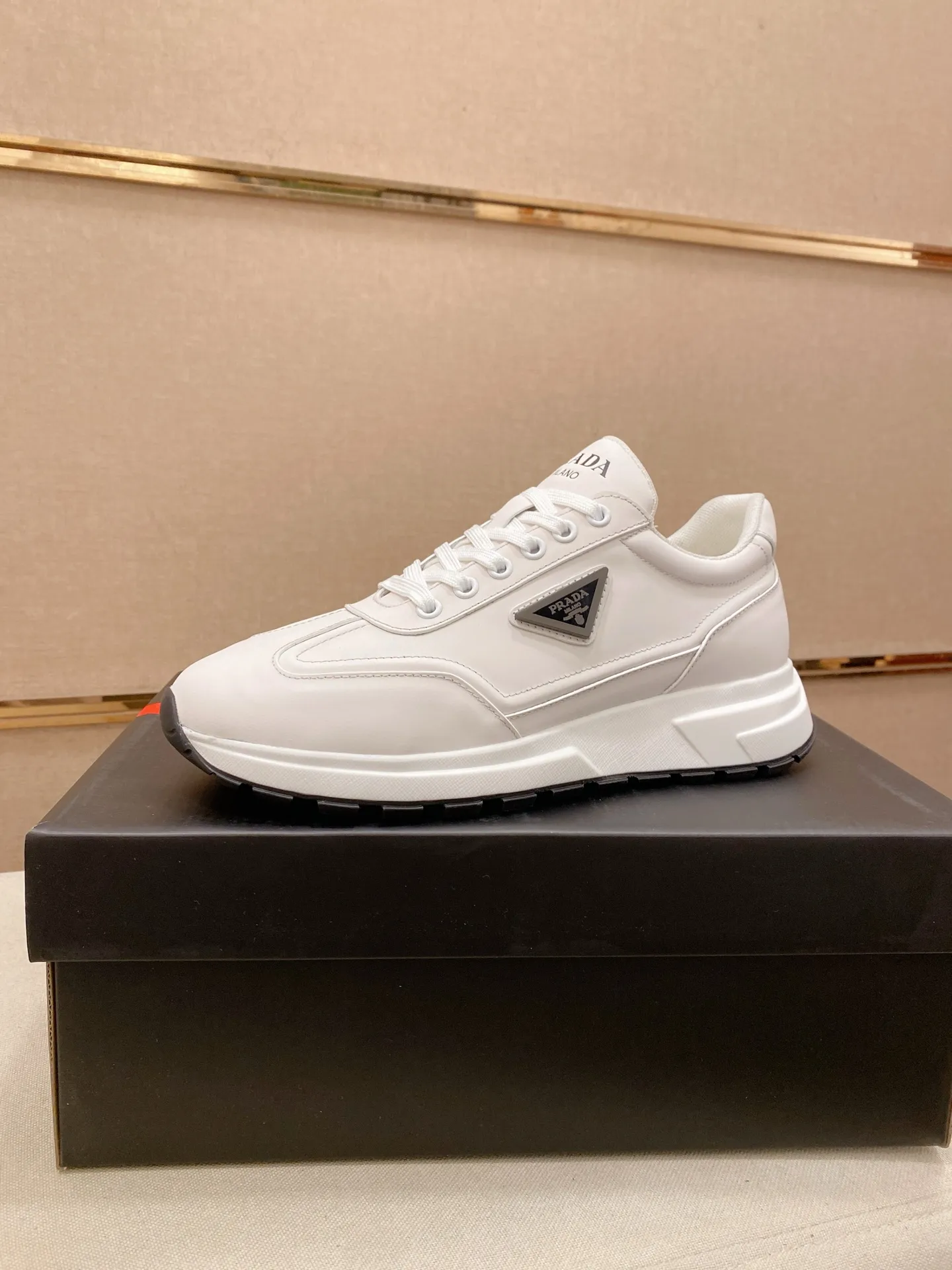 Factory price 600💰 ✔️✔️✔️High version High-quality new PRADA counters are on the market at the same time. The new men's shoes and 😘fabrics are selected from first-layer cowhide and are made by pure handicrafts. Lining: Full cowhide lining. 👍🏿 High-end ☄️ air-cushion molded anti-slip rubber outsole, exquisite lines, simple and elegant, comfortable and high-end for leisure travel. Code number: 38 to 45